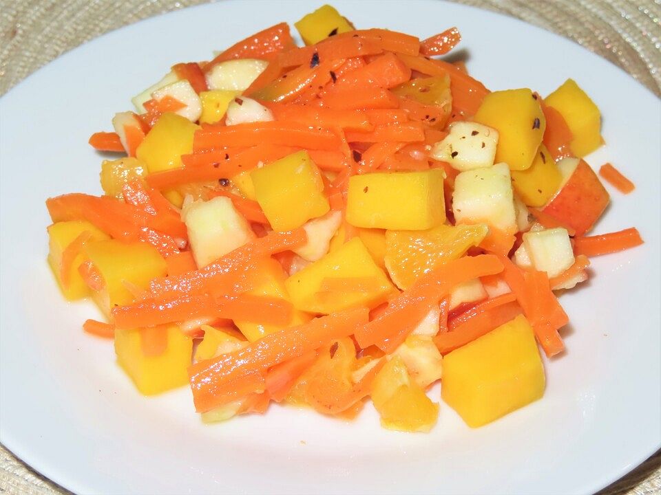 Möhren-Apfel-Mango-Orangen-Salat von SebisAngel| Chefkoch