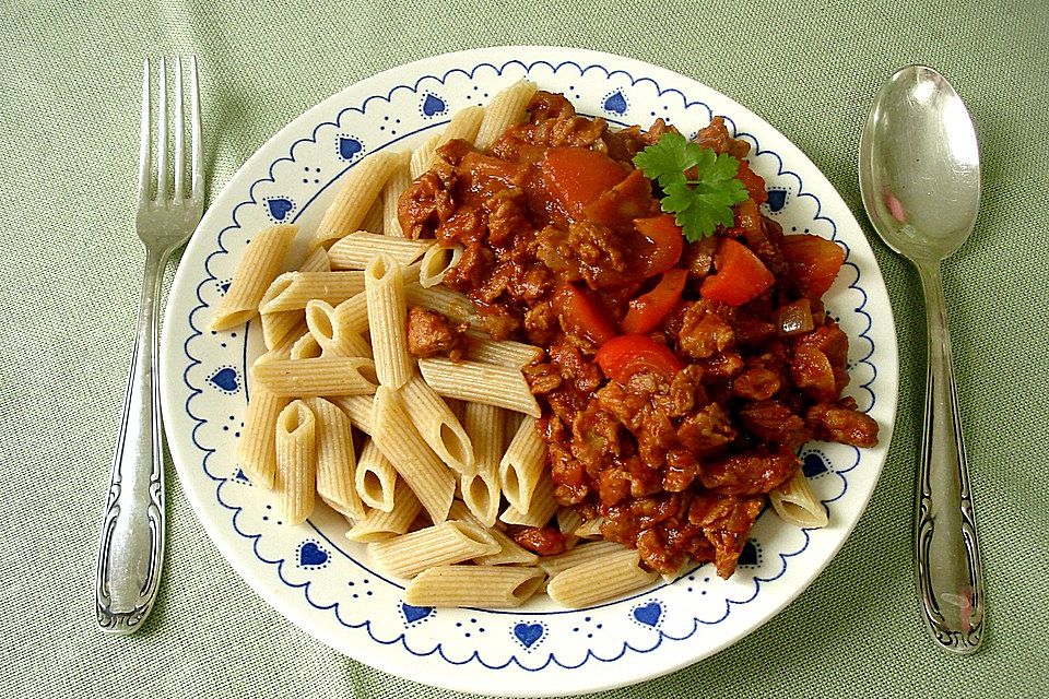 Veganes bzw. vegetarisches Gulasch mit Sojawürfeln und Paprika