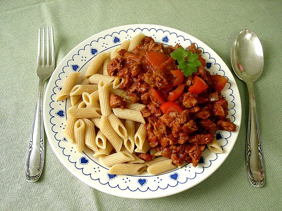 Veganes-Gulasch-mit-Sojaw-rfeln-und-Paprika