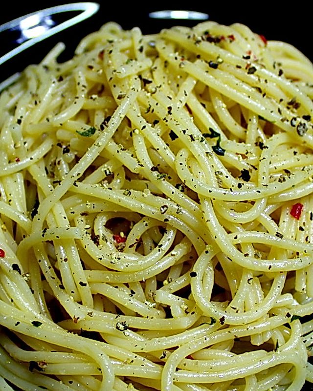 Spaghetti mit Knoblauch - Öl - Sauce