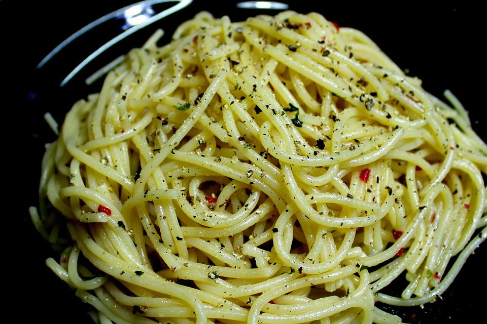 Spaghetti mit Knoblauch - Öl - Sauce