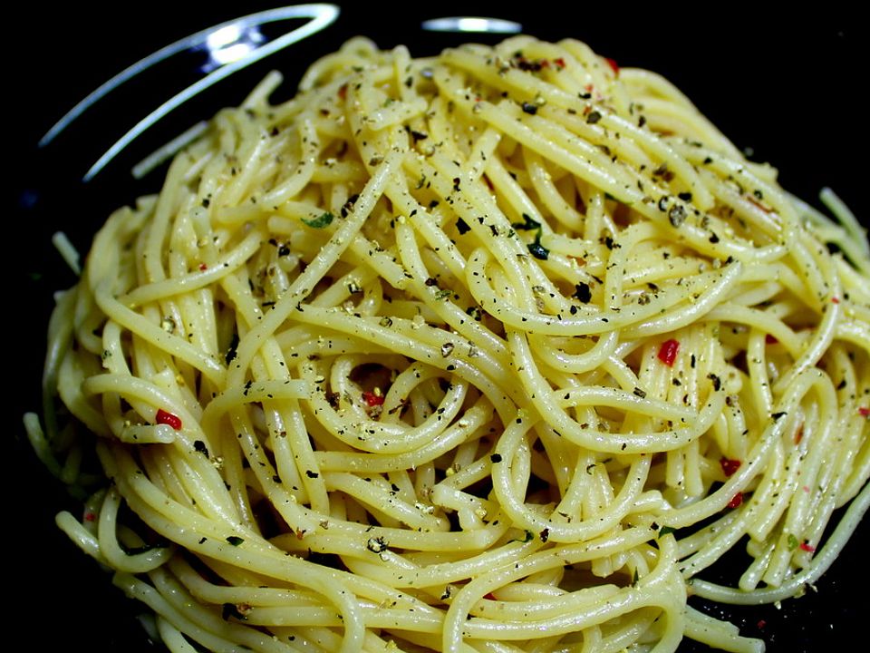 Spaghetti mit Knoblauch - Öl - Sauce von Nina82| Chefkoch