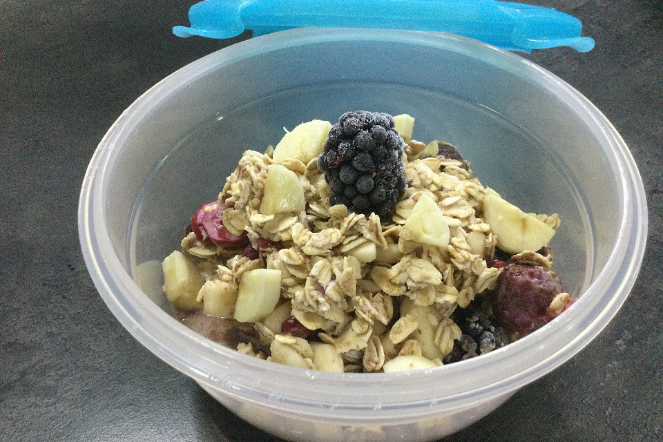 Overnight Oats mit Banane, Kakao, Heidelbeeren