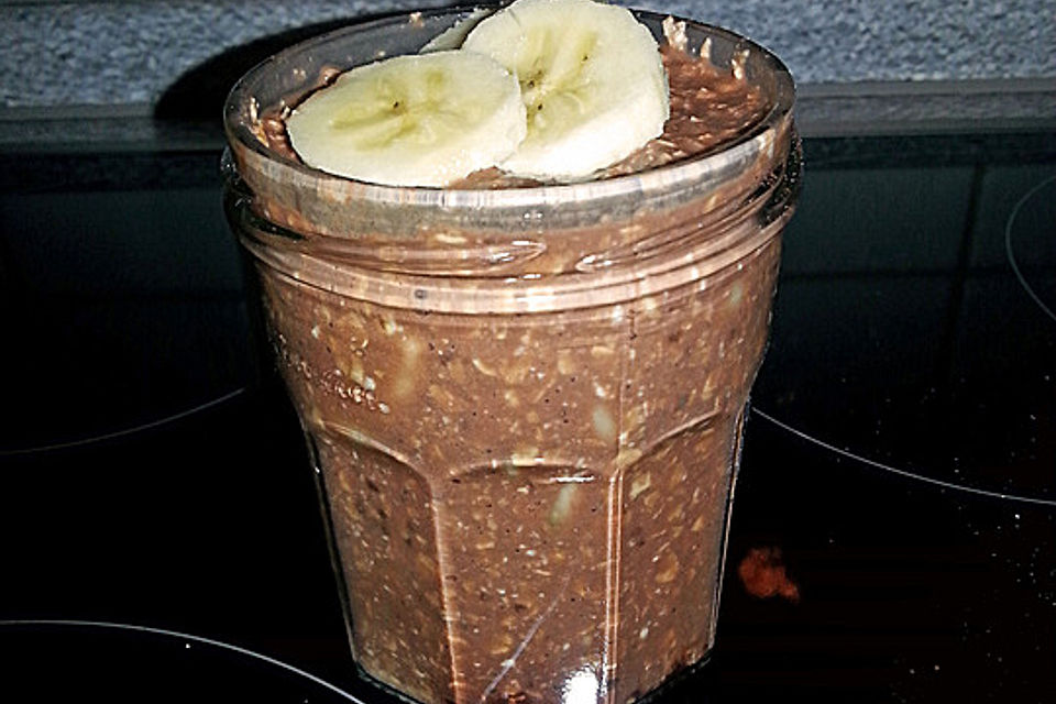 Overnight Oats mit Banane, Kakao, Heidelbeeren