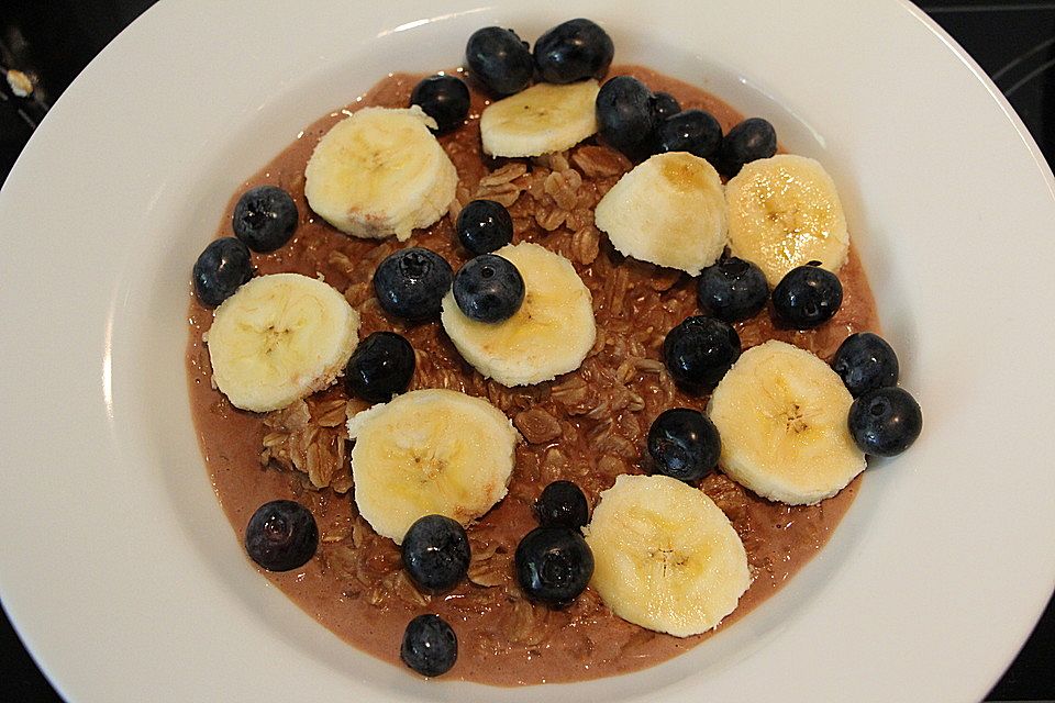 Overnight Oats mit Banane, Kakao, Heidelbeeren