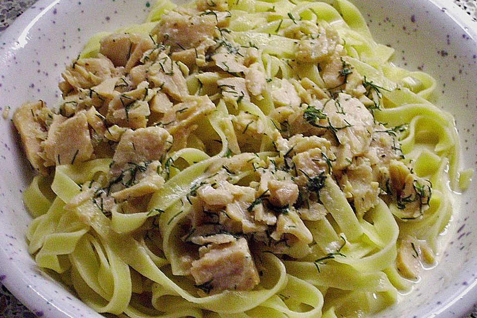 Tagliatelle mit Räucherlachs