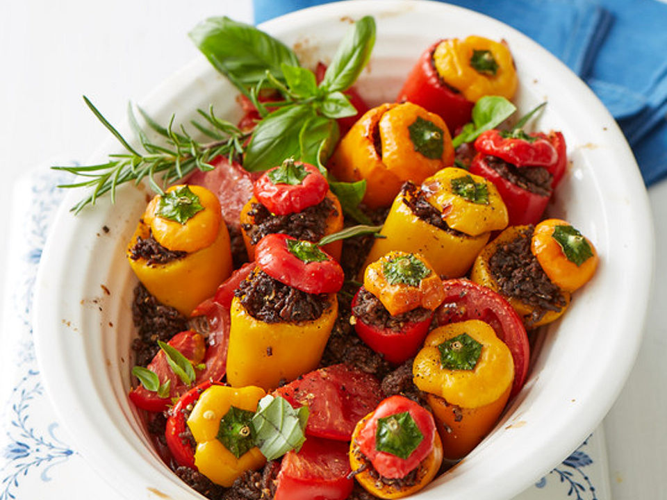 Gefüllte Mini-Paprika auf Tomatenbett von Minimouse66| Chefkoch