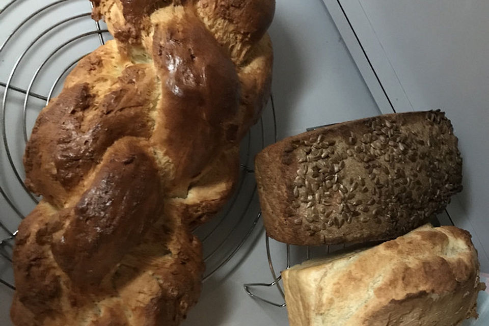 Butterzopf nach Schweizer Grossmutter Art Butterzopf nach Schweizer Grossmutter Art