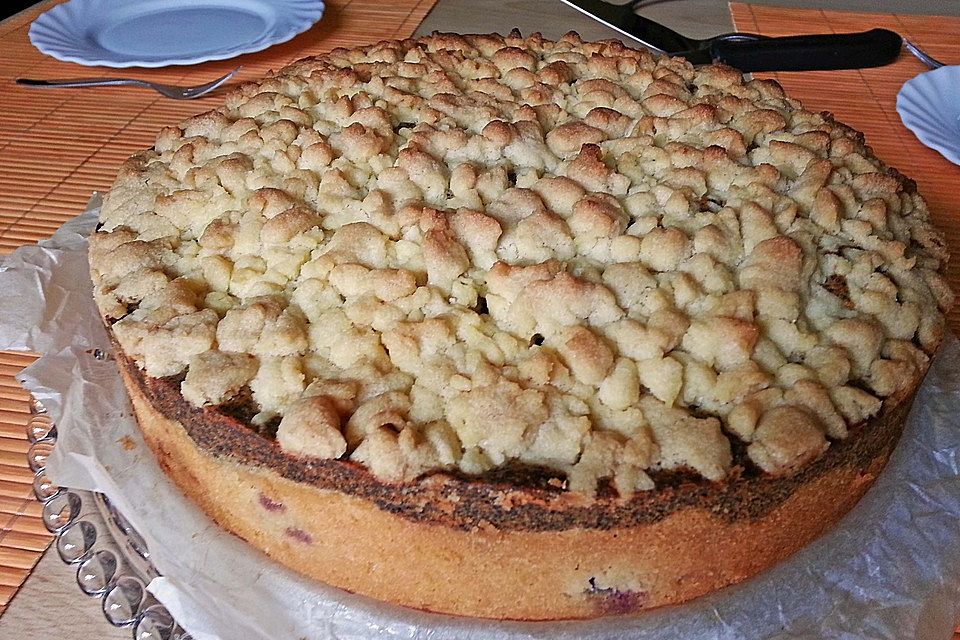 Mohn-Kirsch-Streuselkuchen