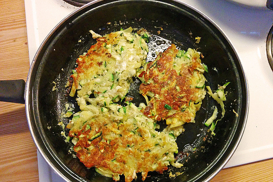 Zucchini-Halloumi-Rösti