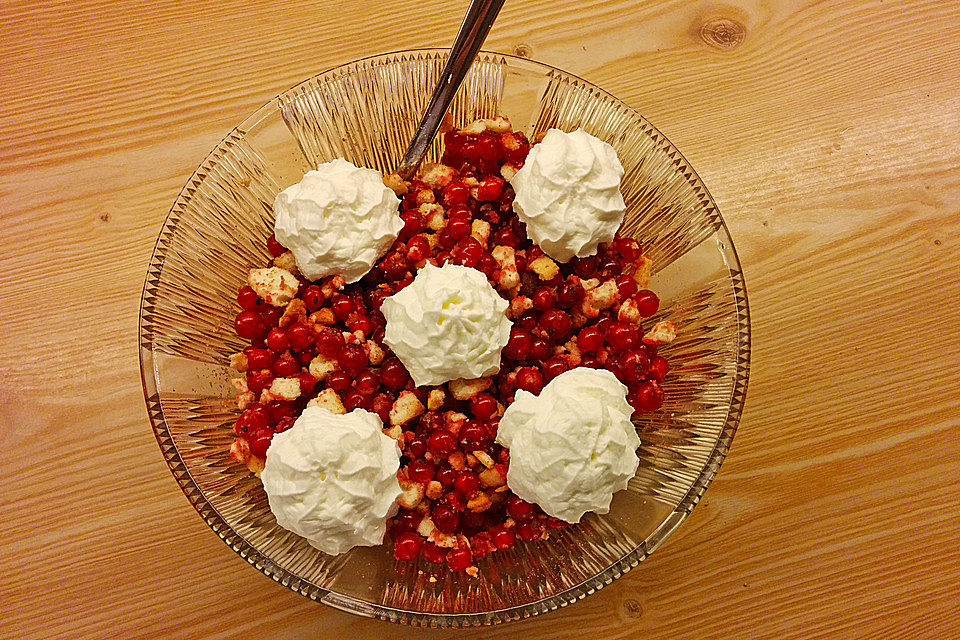 Johannisbeer-Biskuit-Dessert Johannisbeer-Biskuit-Dessert