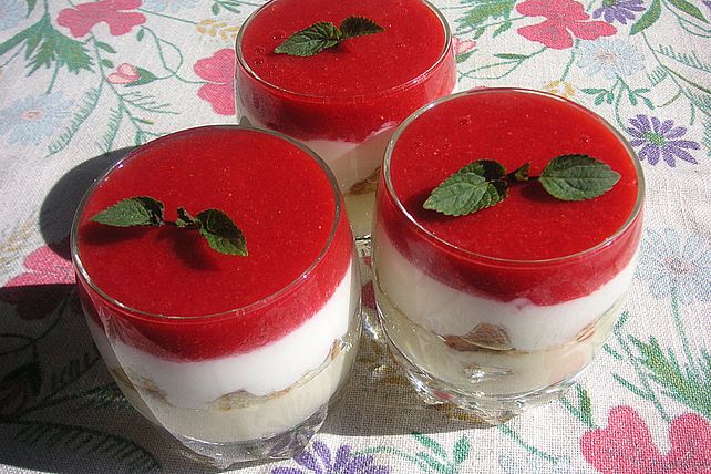 Cantuccini-Tiramisu mit Erdbeer-Pürree von GourmetKathi| Chefkoch