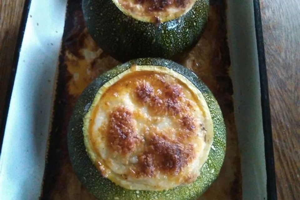 Gefüllte Zucchini griechische Art