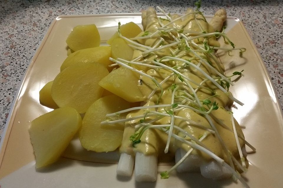 Spargel mit Sauce Hollandaise, Schinken und Kartoffeln