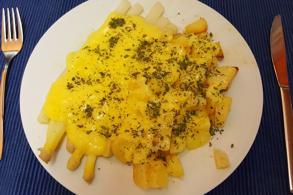 Spargel mit Sauce Hollandaise, Schinken und Kartoffeln