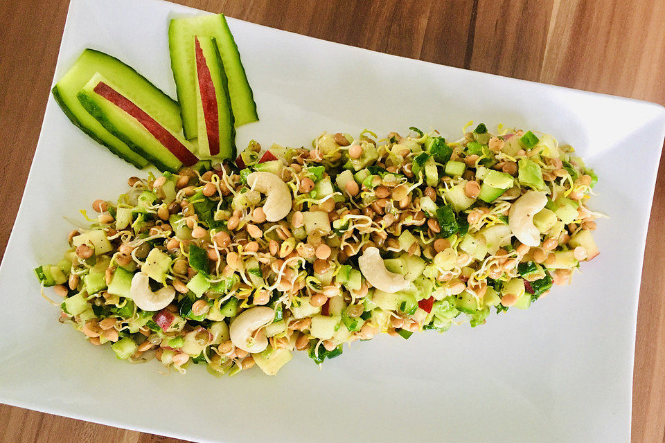 Linsensprossen-Avocado-Apfel-Salat mit Ingwer-Dressing