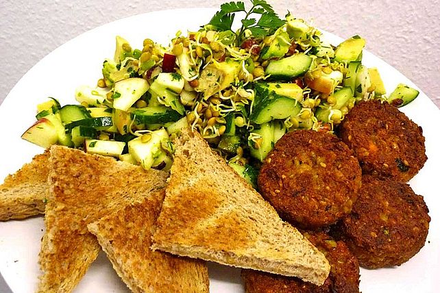 Linsensprossen-Avocado-Apfel-Salat mit Ingwer-Dressing von gloryous ...