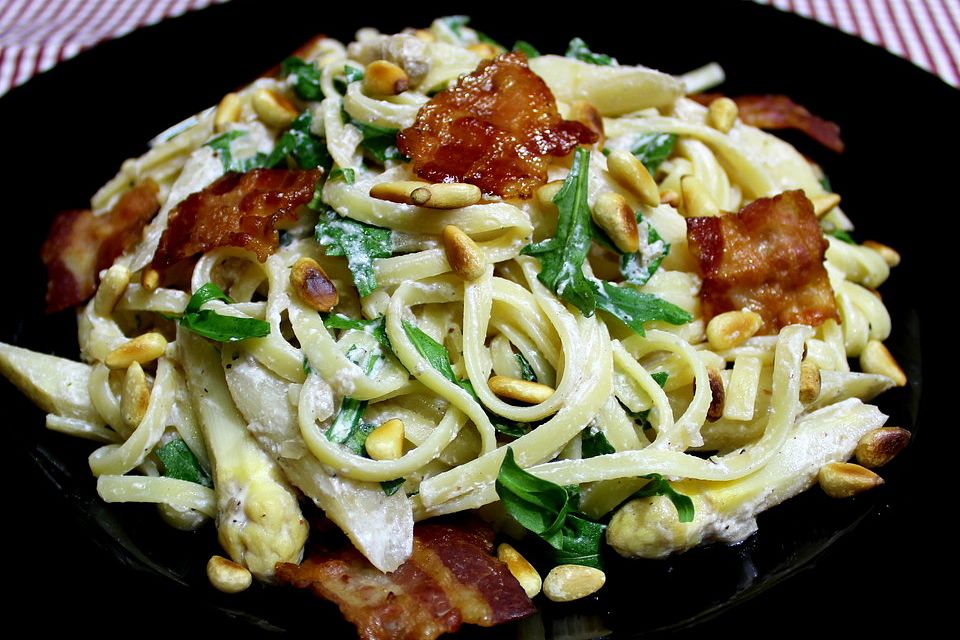 Pasta mit Honig-Spargel und Ricotta