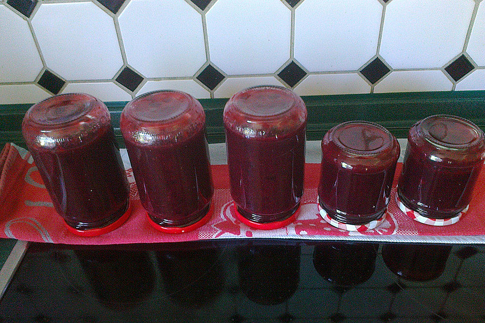 Weltmeister-2014-Marmelade aus Johannisbeeren, Sauerkirschen und Bananen