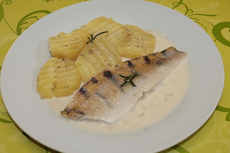 Knusprig gebratener Zander auf Meerrettichsauce