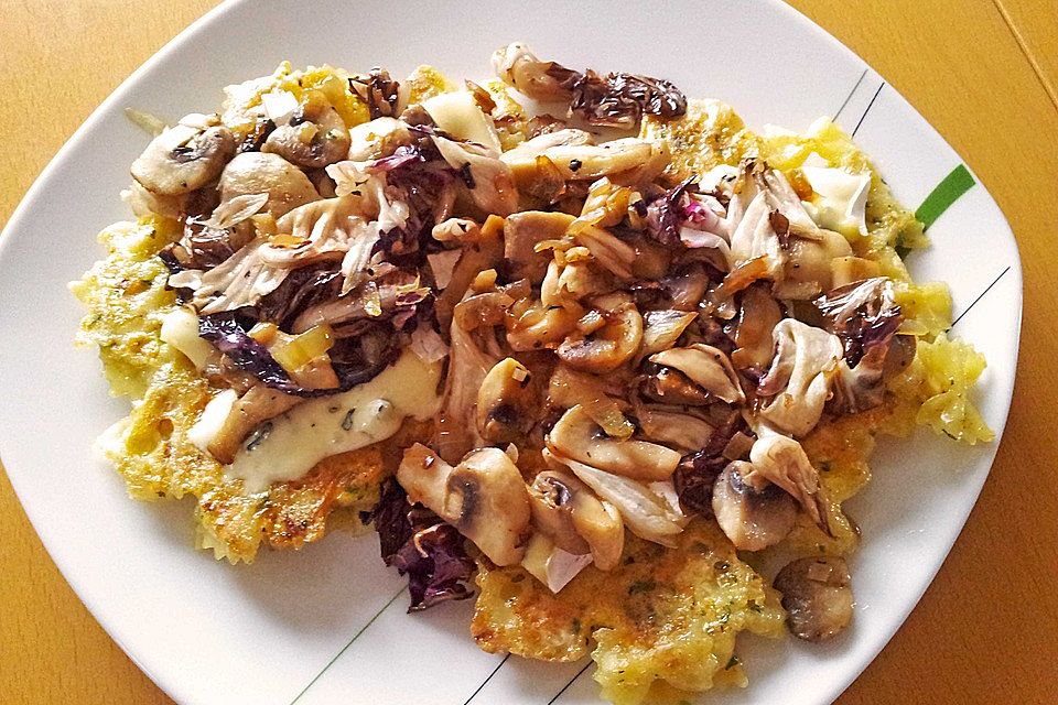 Farfalle-Rösti mit Pilz-Radicchio-Gemüse