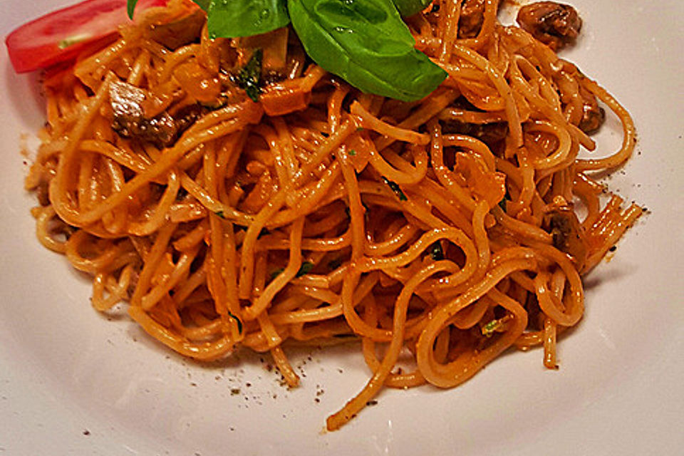 Spaghetti mit Champignon-Sahnesauce