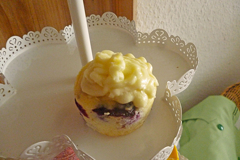 Heidelbeer-Cupcakes mit zitroniger Buttercreme