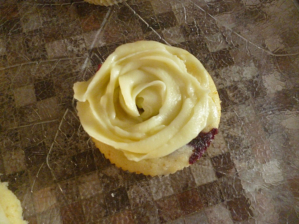 Heidelbeer-Cupcakes mit zitroniger Buttercreme| Chefkoch