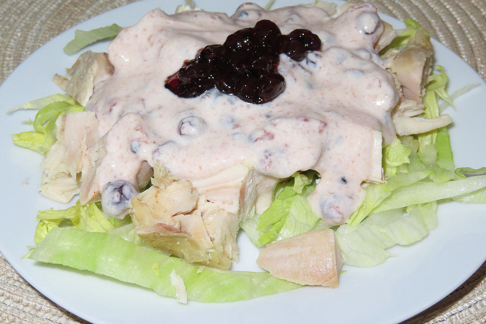 Smokeys Hähnchensalat mit Preiselbeerdressing