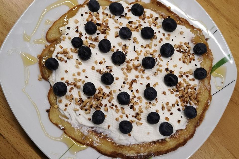 Eierkuchen mit Quark und Heidelbeeren