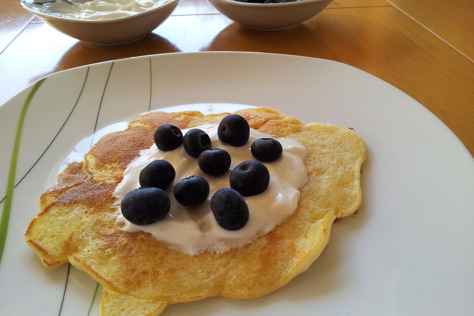 Eierkuchen mit Quark und Heidelbeeren