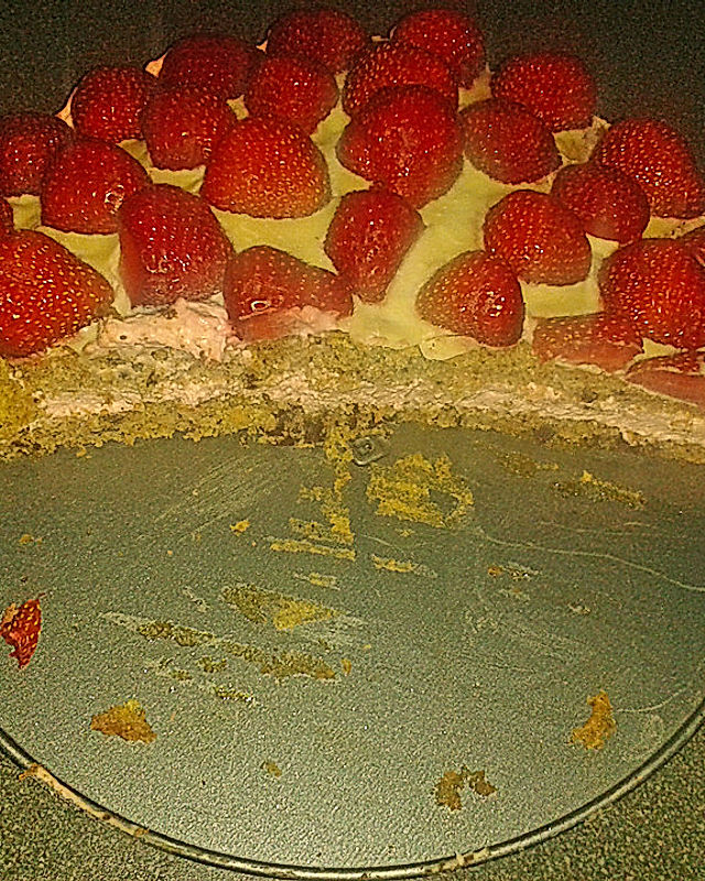 Erdbeermousse-Torte mit weißer Schokolade