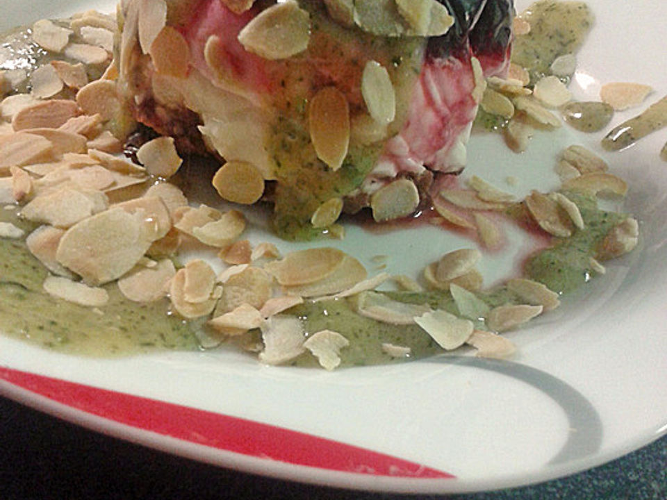 Joghurtmousse mit Kirschkuppel und Minzpesto von SOSKoechin| Chefkoch
