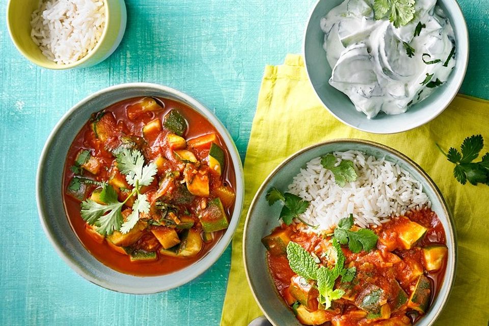 Sommerliches Curry mit erfrischendem Joghurt-Raita