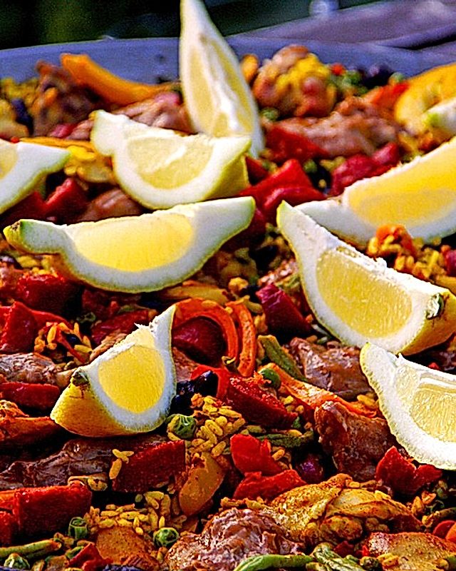 Fleisch-Paella ohne Meeresfrüchte