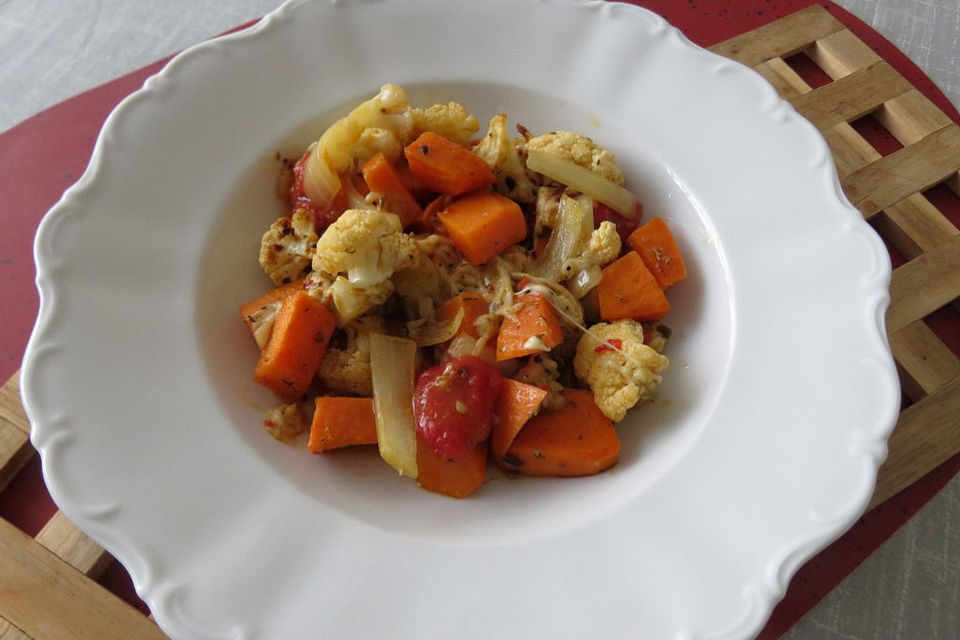 Süßkartoffeln mit Blumenkohl aus dem Wok