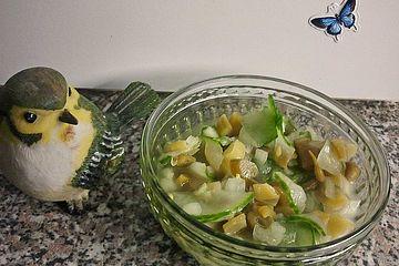 Zitroniger Schnippelbohnensalat mit viel Zwiebel