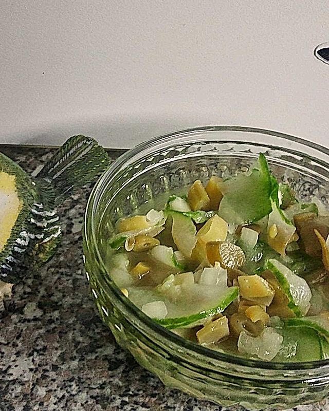 Zitroniger Schnippelbohnensalat mit viel Zwiebel