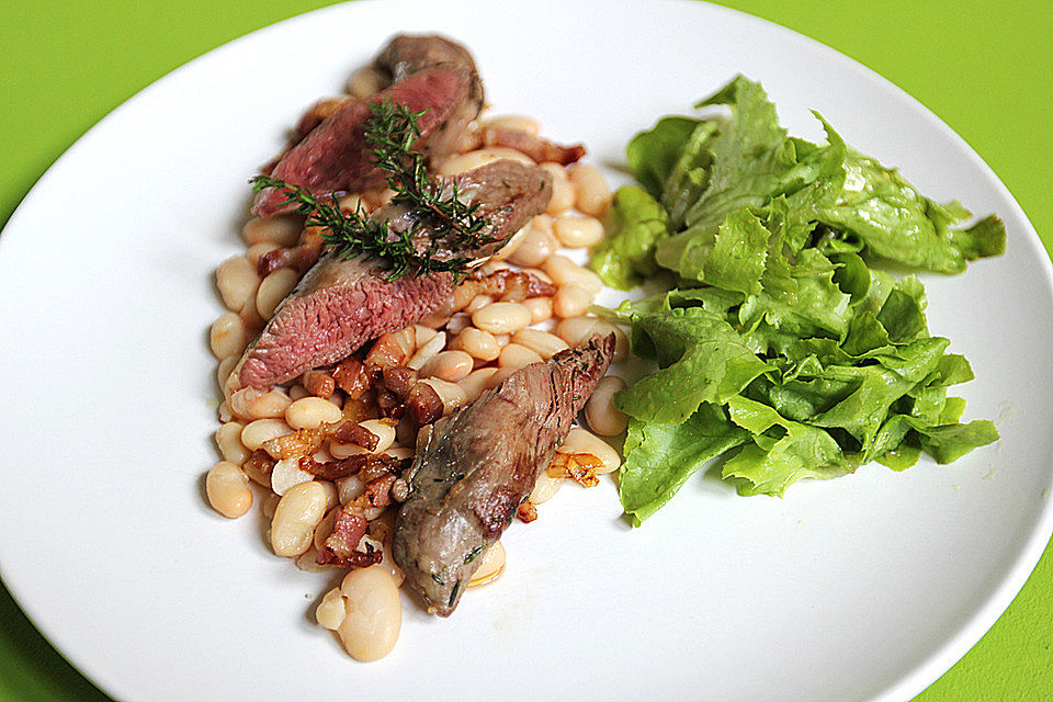 Gebratene Bohnenkerne mit marinierten Lammfilets