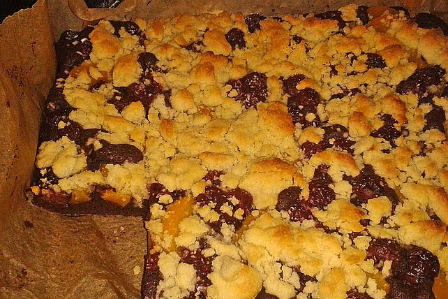 Kirsch-Pfirsich-Schoko Streuselkuchen von fotoomalotte| Chefkoch