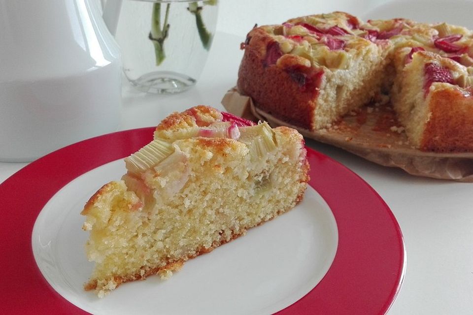 Joghurtkuchen mit Erdbeeren und Rhabarber