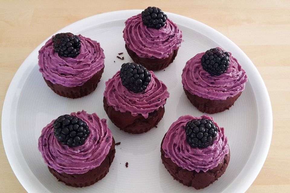 Schokoladig-fruchtige Brombeer-Cupcakes