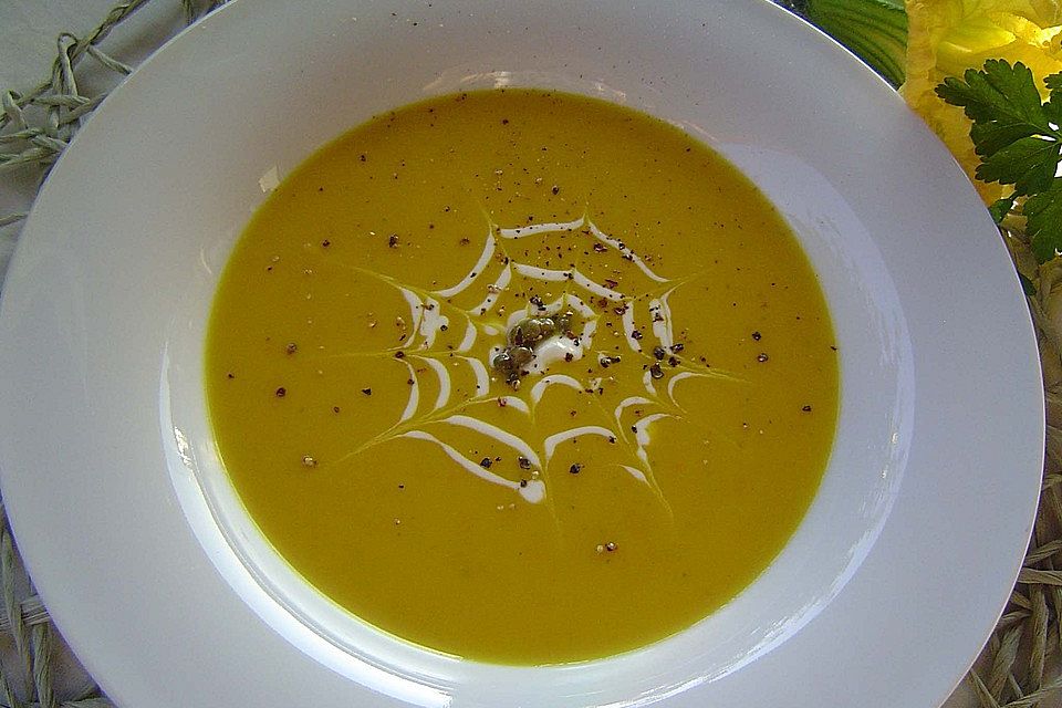 Kürbis-Ingwersuppe mit Honig und Kokosmilch