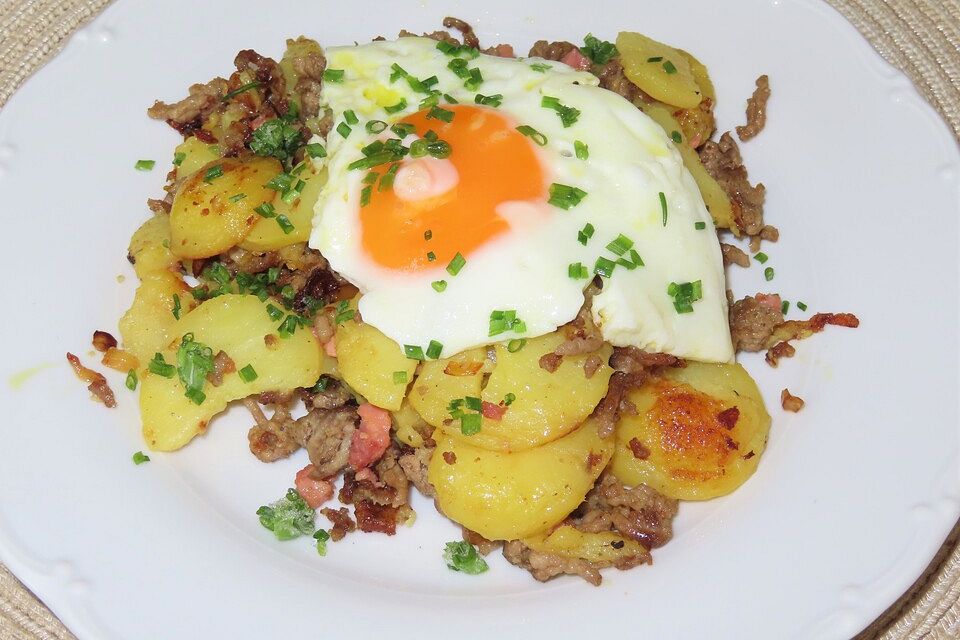 Gröstl mit Hackfleisch Gröstl mit Hackfleisch