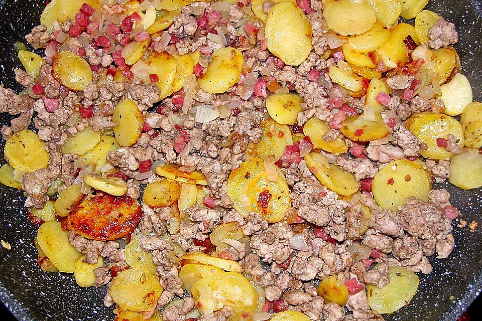Gröstl mit Hackfleisch Gröstl mit Hackfleisch