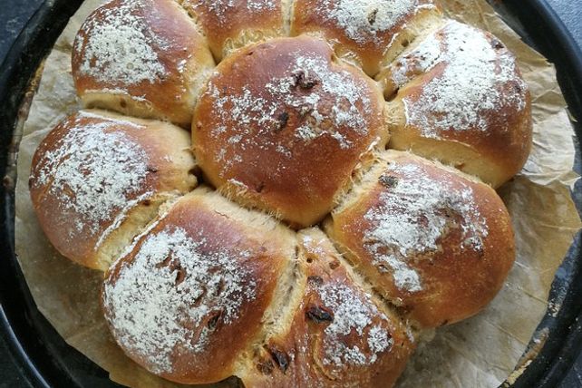 Zwiebelbrötchen als Party-Sonne von alexandradugas| Chefkoch
