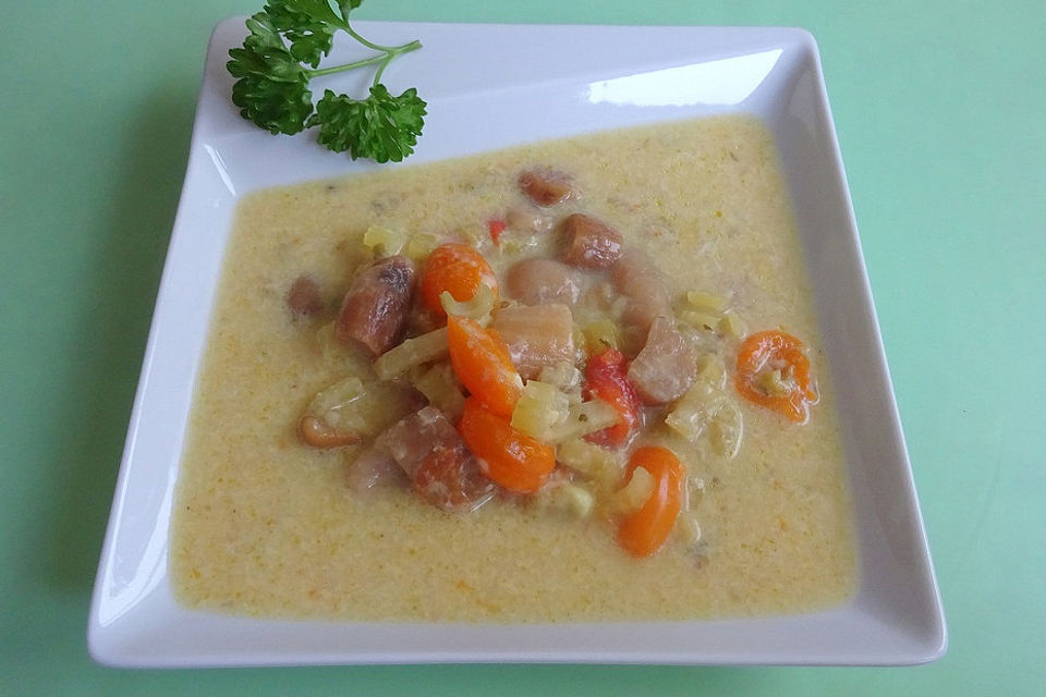 Gemüsesuppe mit Ei und Käse