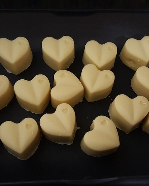 Marzipan-Cranberry-Pralinen von Katinka_Duval Marzipan-Cranberry-Pralinen von Katinka_Duval