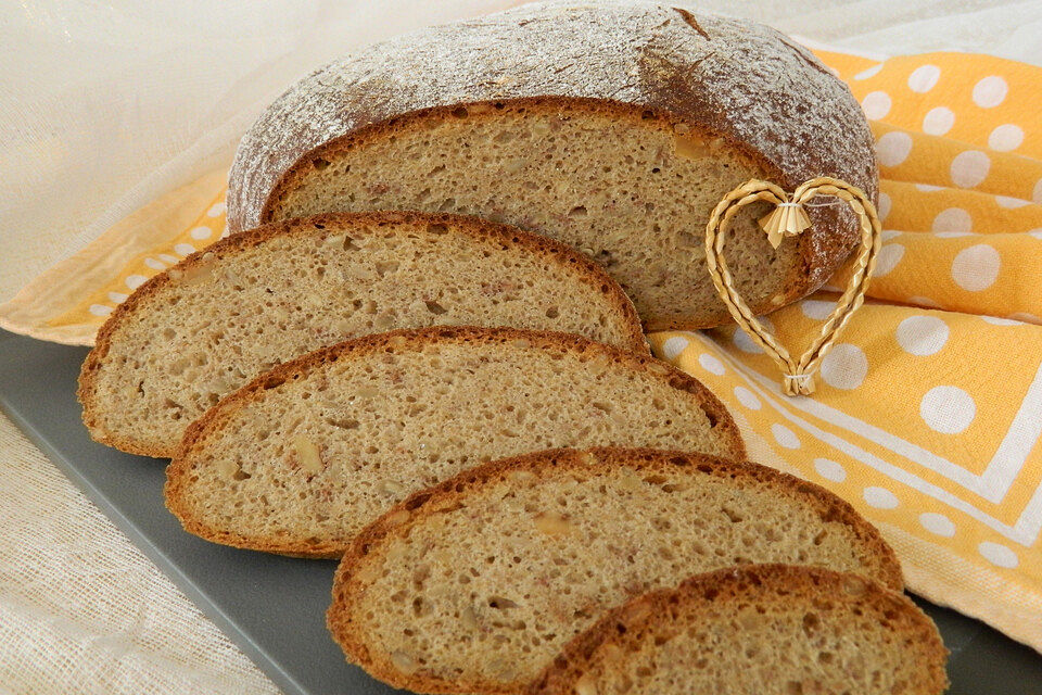 Bauernbrot mit Walnüssen