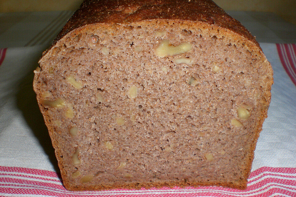 Bauernbrot mit Walnüssen